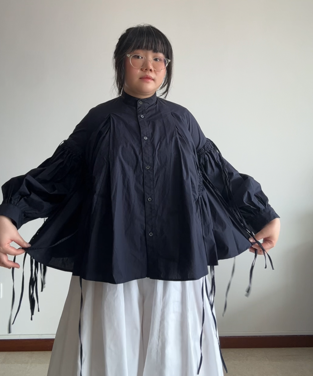 Chika Kisada Balloon Sleeve Shirring Shirt (Navy)