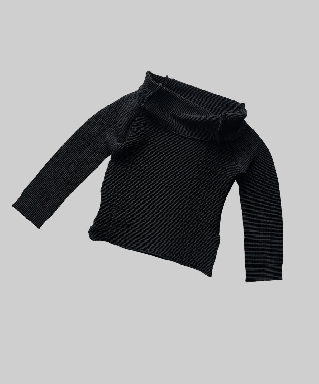 Issey Miyake Fete wide neck / off shoulder 2-way textured pleated top