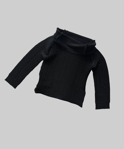 Issey Miyake Fete wide neck / off shoulder 2-way textured pleated top