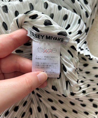 Issey Miyake 90s White Polka Dot Pleated Long Sleeve Top
