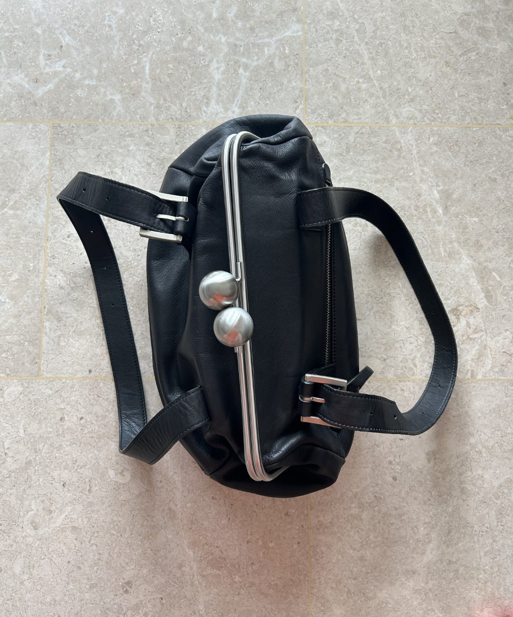 Kawa-kawa kisslock adjustable strap leather shoulder bag