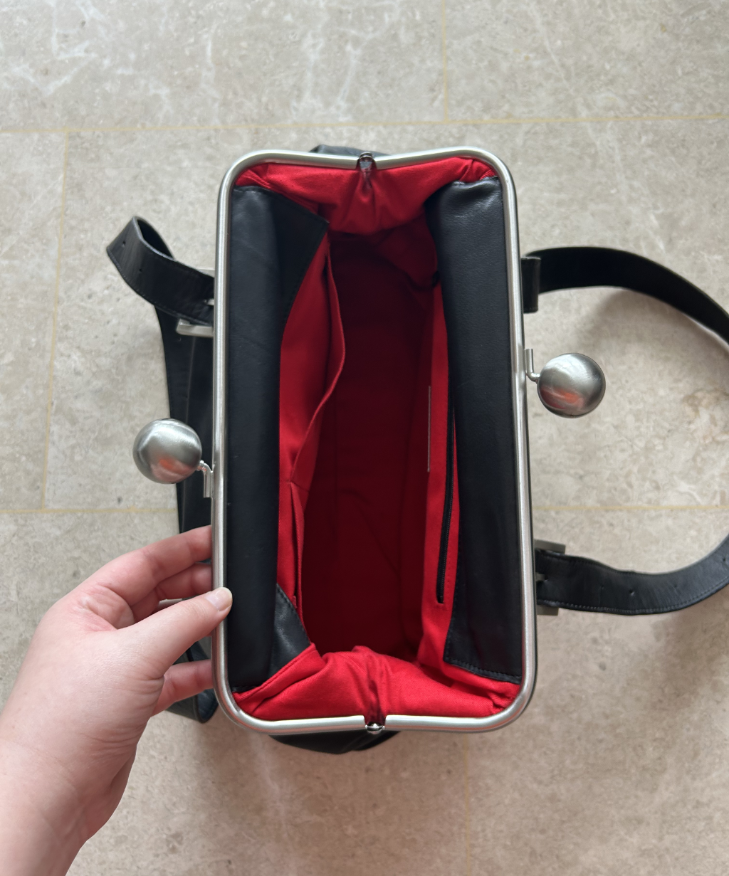 Kawa-kawa kisslock adjustable strap leather shoulder bag