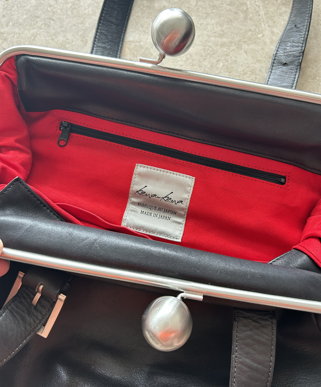 Kawa-kawa kisslock adjustable strap leather shoulder bag