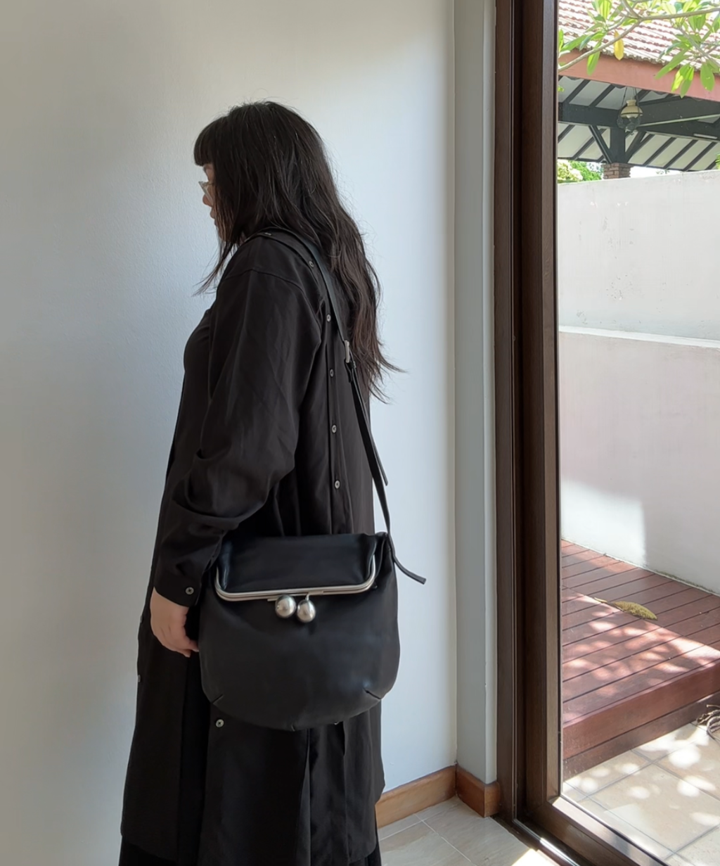 Kawa Kawa Kisslock Crossbody Leather Bag (L)