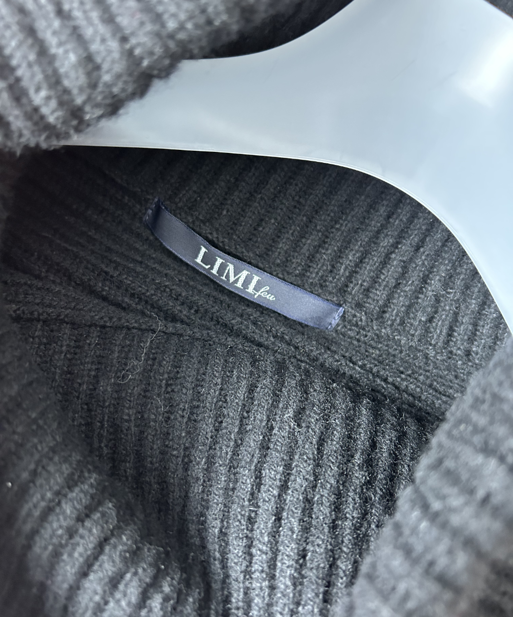 Limi Feu Cropped Lambwool Sweater Scarf