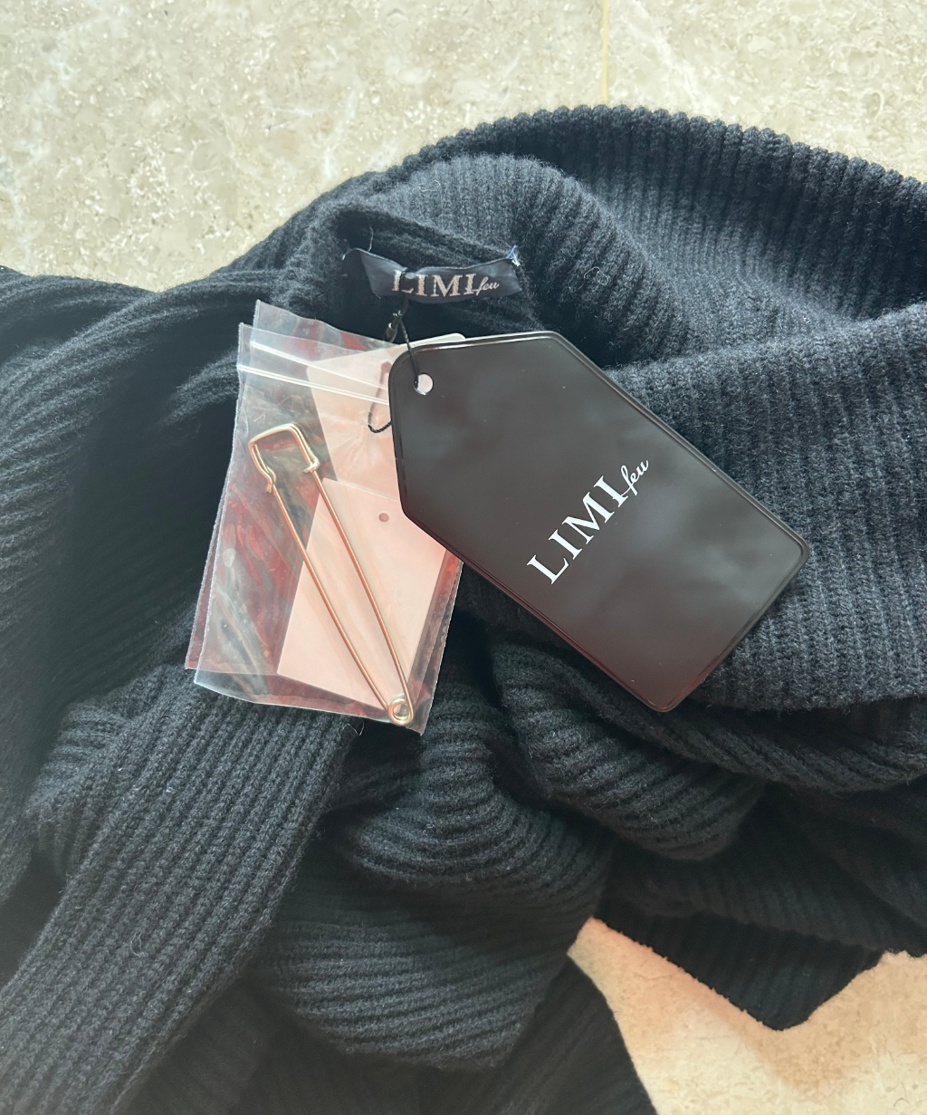 Limi Feu Cropped Lambwool Sweater Scarf