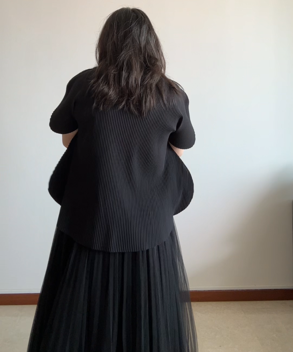 Me Issey Miyake Dogu Sleeve Pleated Top
