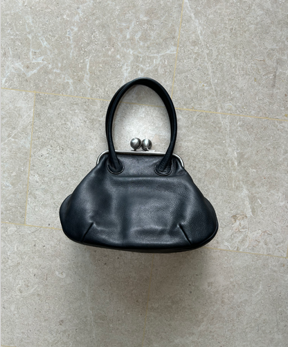 Michiamo Kiss Lock Leather Purse