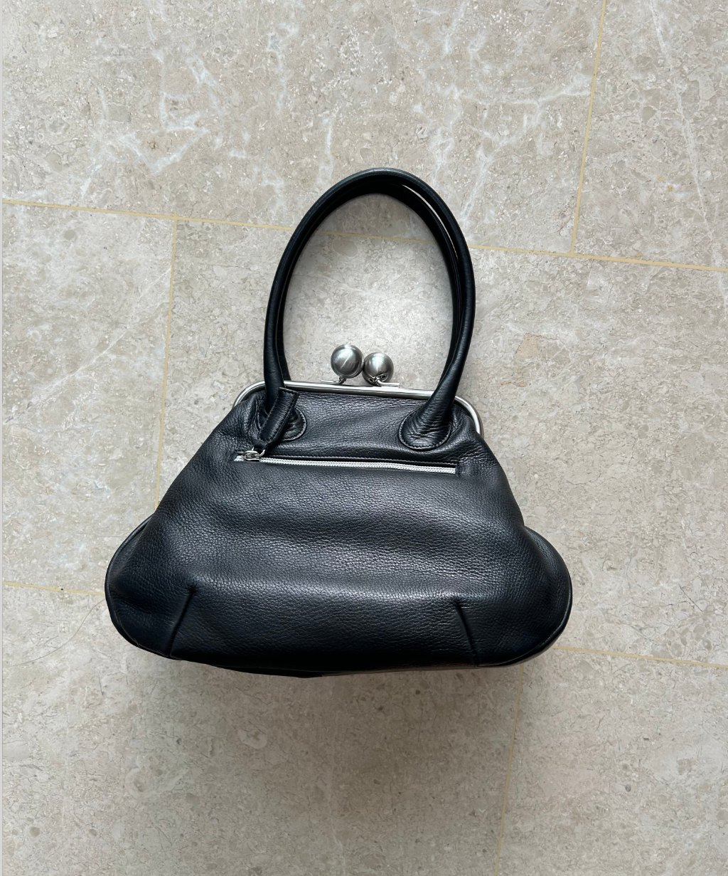 Michiamo Kiss Lock Leather Purse