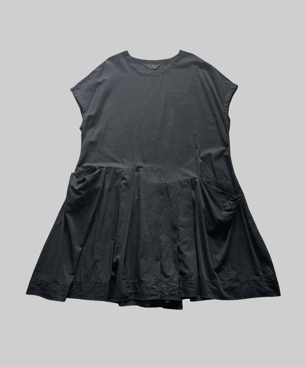 Moyuru Pleated Midi Dress