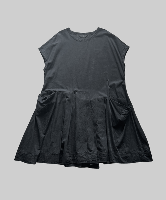 Moyuru Pleated Midi Dress