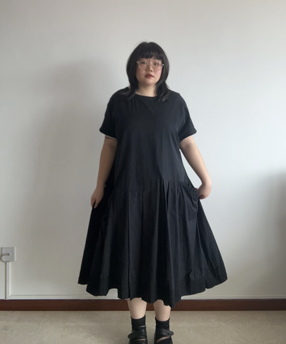 Moyuru Pleated Midi Dress