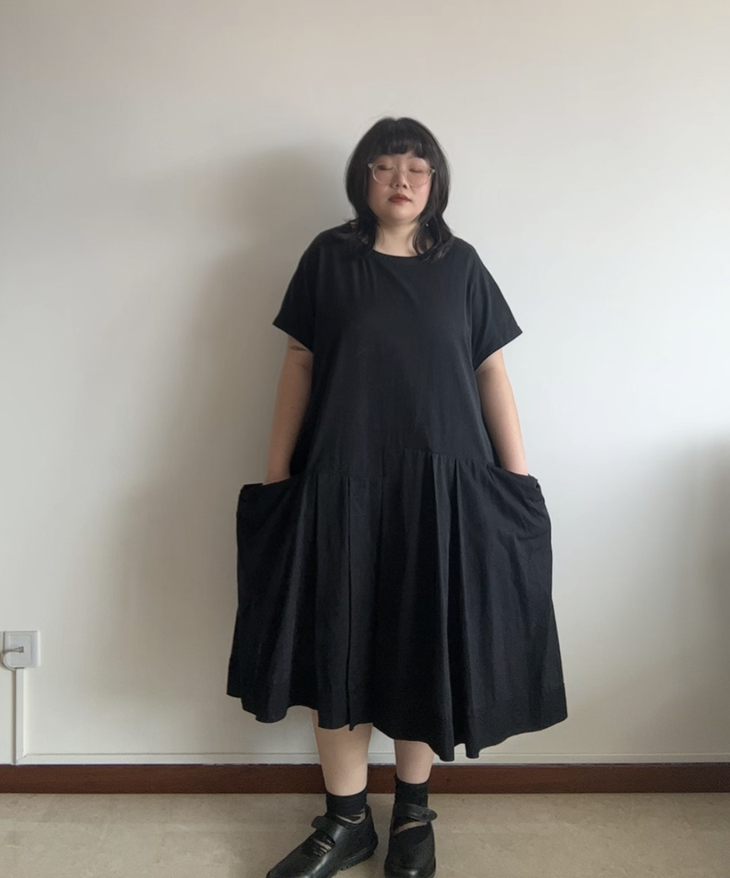 Moyuru Pleated Midi Dress