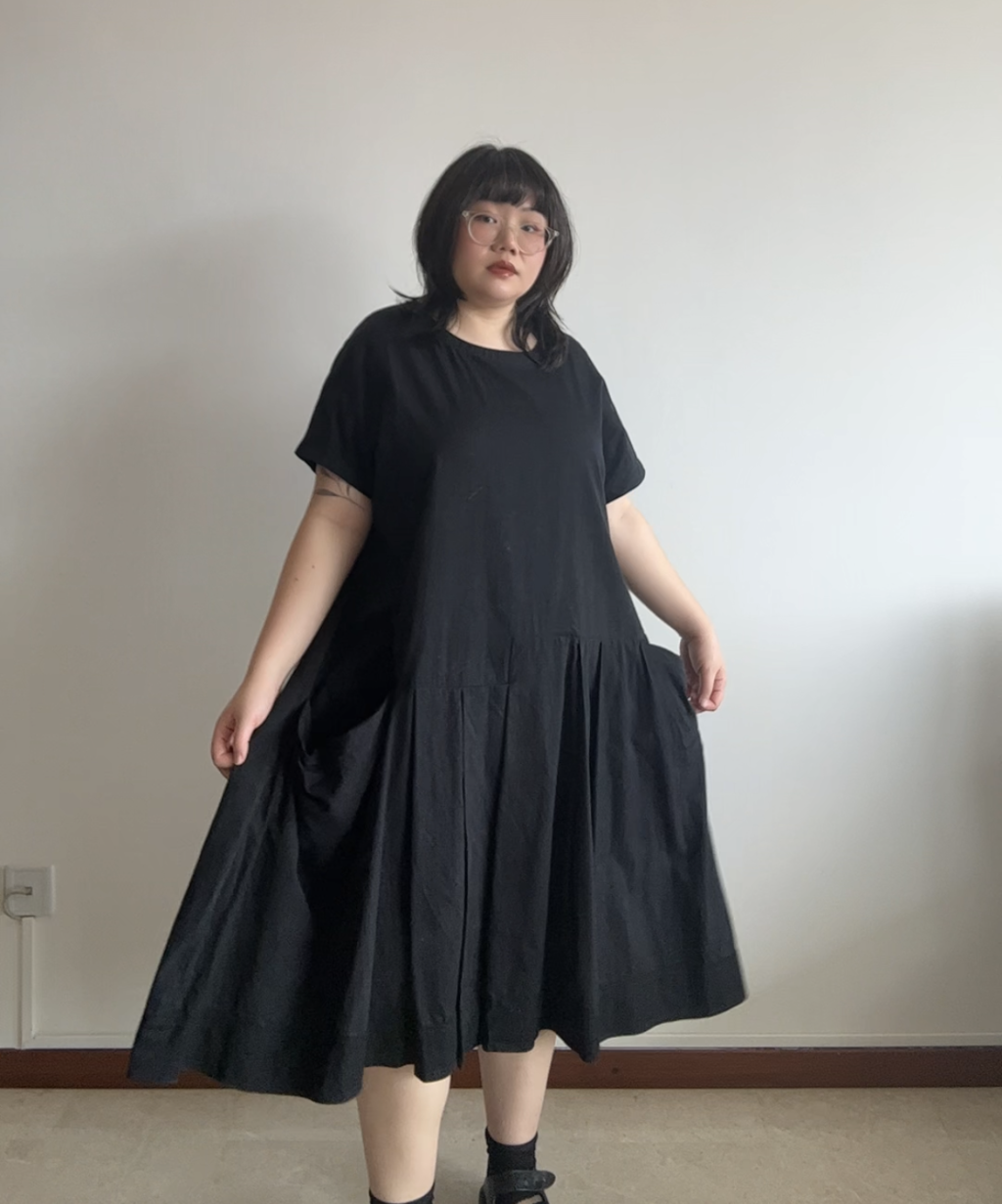 Moyuru Pleated Midi Dress