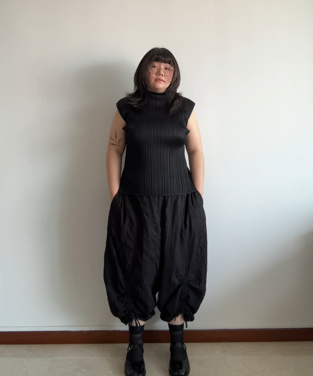 Moyuru Crinkled Texture Shirred Balloon Pants