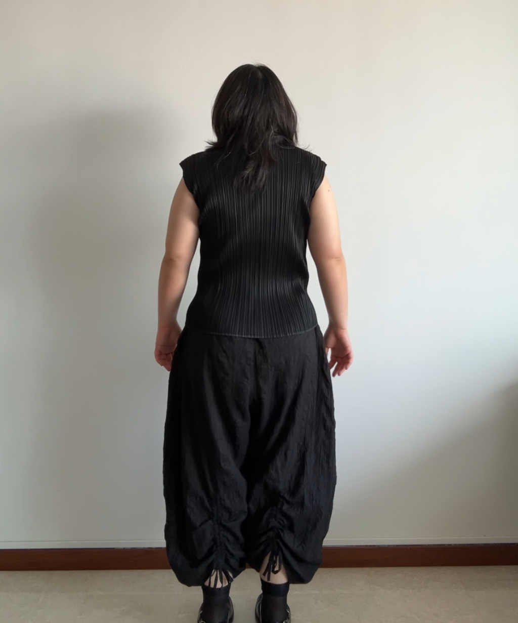 Moyuru Crinkled Texture Shirred Balloon Pants