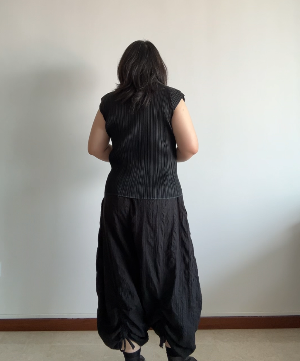 Moyuru Crinkled Texture Shirred Balloon Pants