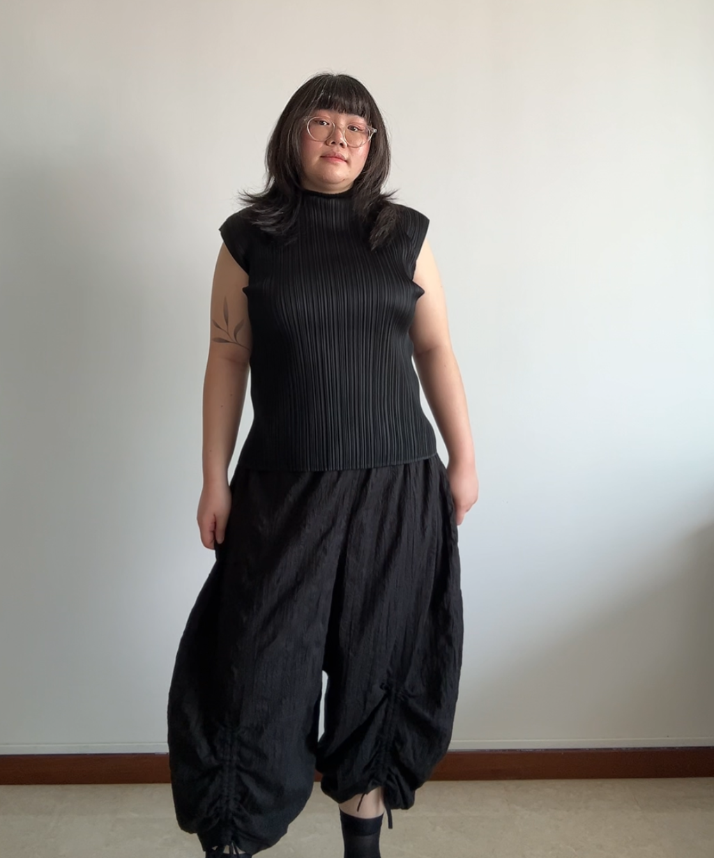 Moyuru Crinkled Texture Shirred Balloon Pants