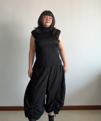 Moyuru Crinkled Texture Shirred Balloon Pants