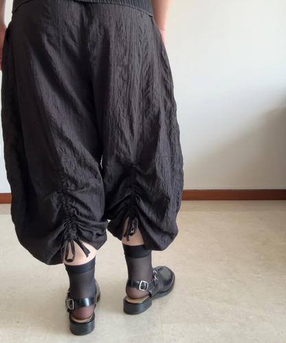 Moyuru Crinkled Texture Shirred Balloon Pants