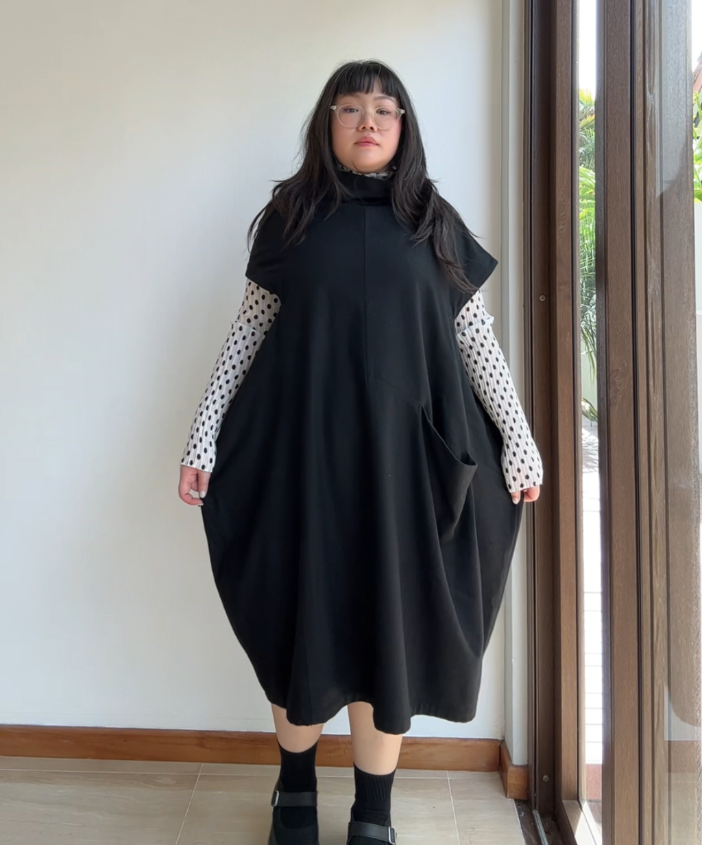 Moyuru Cutout Sleeve Balloon Dress