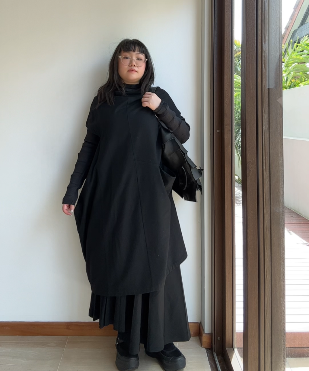Moyuru Cutout Sleeve Balloon Dress