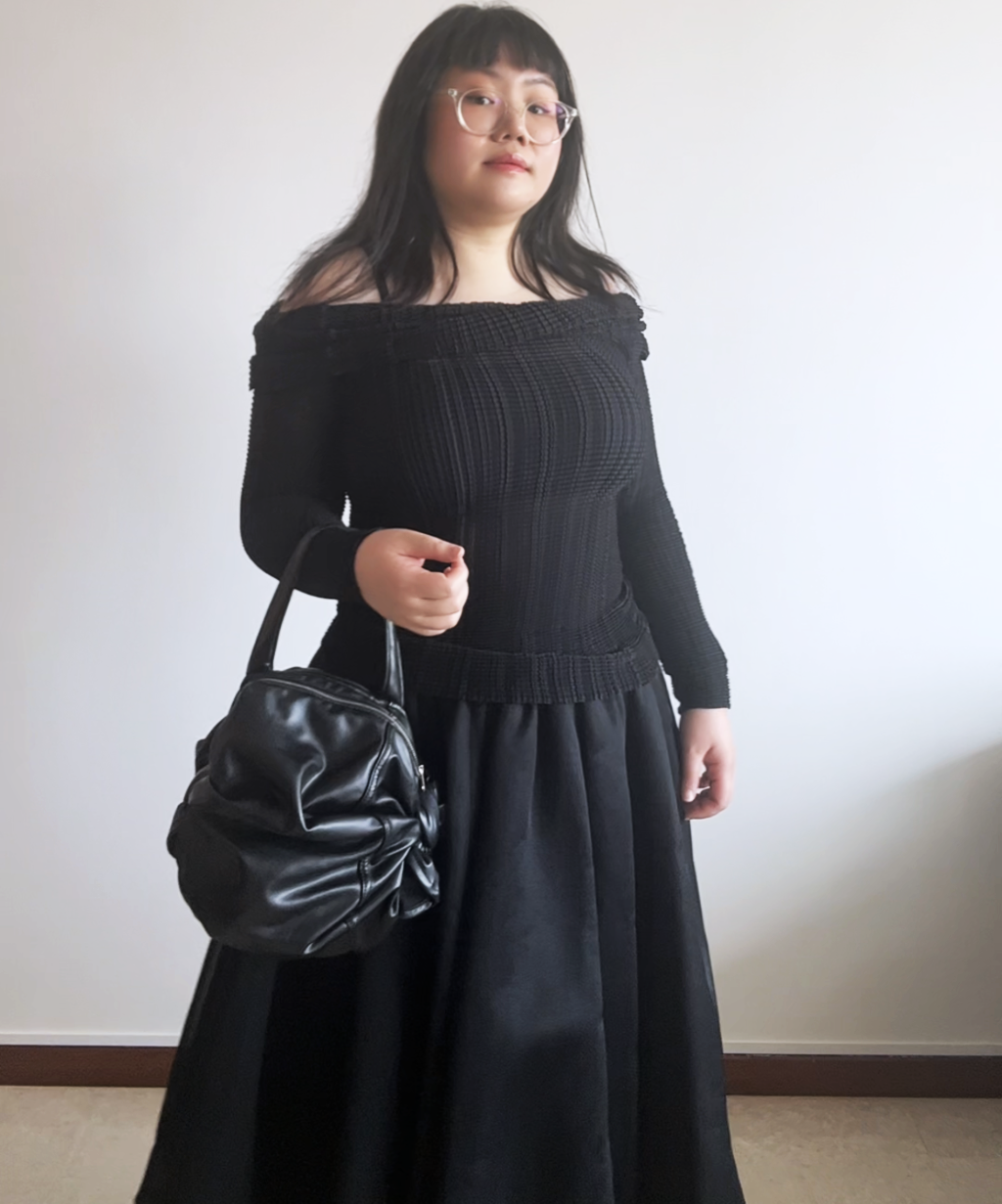 Issey Miyake Fete wide neck / off shoulder 2-way textured pleated