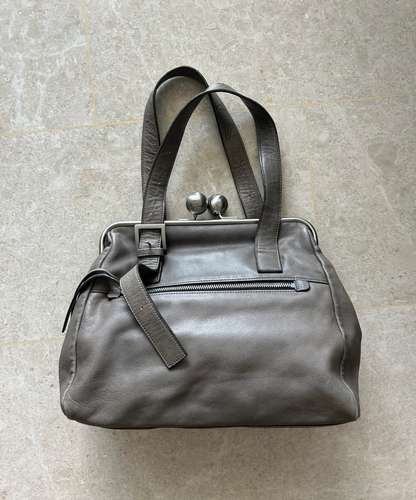 Kawa-Kawa Kiss Lock Clasp Grey Shoulder Bag