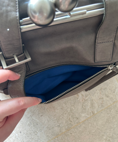 Kawa-Kawa Kiss Lock Clasp Grey Shoulder Bag