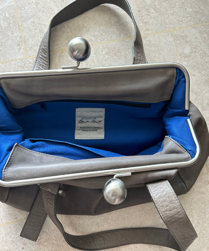 Kawa-Kawa Kiss Lock Clasp Grey Shoulder Bag
