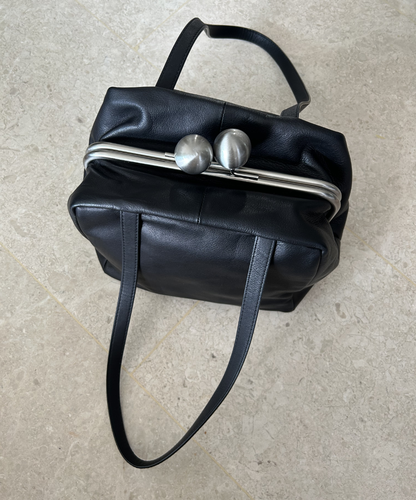 Kawa Kawa Kisslock Leather Cube Shoulder Bag