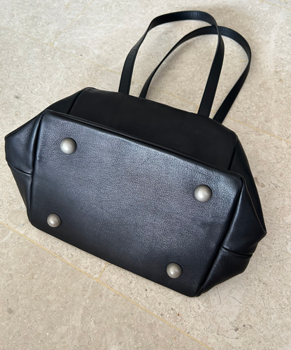 Kawa Kawa Kisslock Leather Cube Shoulder Bag