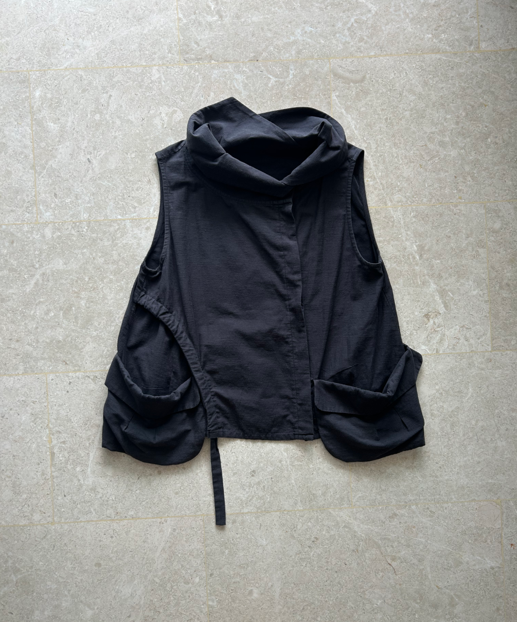 Jiu Sensounico 2-way Asymmetrical High Neck Vest