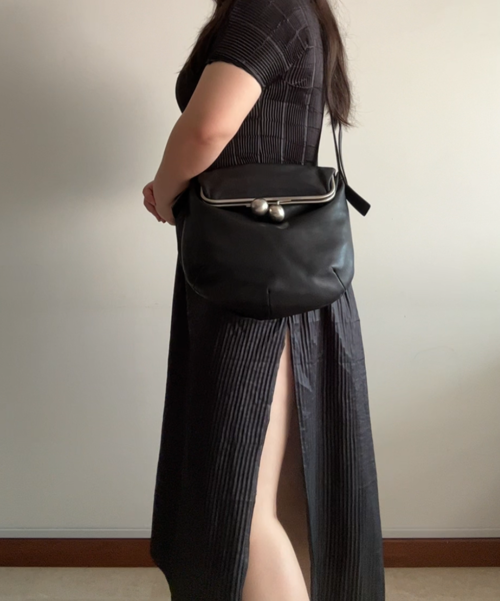 Kawa-Kawa kiss lock crossbody leather bag